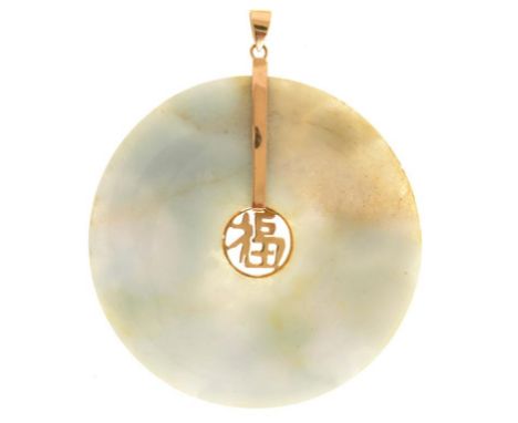 A CHINESE WHITE JADE DISC PENDANT WITH GOLD BALE, UNMARKED, 18.5G++MINOR CHIPS TO EDGE OF JADE, LIGHT SCRATCHES