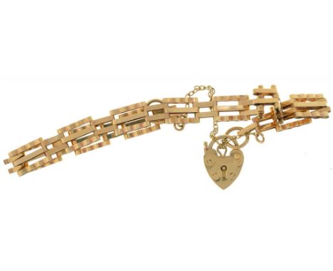 A 9CT GOLD GATE BRACELET, 4G++LIGHT WEAR CONSISTENT WITH AGE