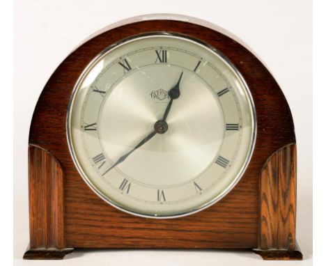 A GARRARD OAK MANTEL TIME PIECE, 20CM H, C1930