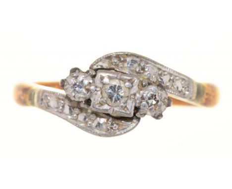 AN EDWARDIAN DIAMOND TWIST RING IN GOLD MARKED 18CT PLAT, 3.5G, SIZE K½++TARRNISH, LIGHT SCRATCHES AND WEAR CONSISTENT WITH A