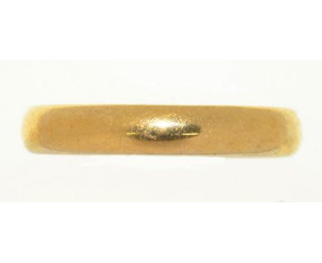 A 22CT GOLD WEDDING RING, BIRMINGHAM 1939, 4.5G, SIZE I++LIGHT SCRATCHES CONSISTENT WITH AGE 