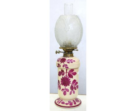 A VICTORIAN CREAM EARTHENWARE OIL LAMP AND BASE, PAINTED WITH PURPLE FLOWERS, BRASS BURNER, CONTEMPORARY OVOID MOULDED AND ET