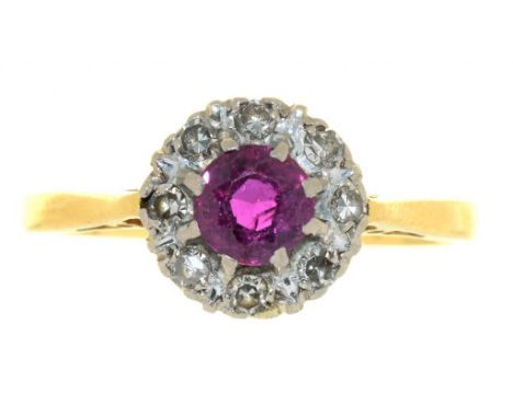 A RUBY AND DIAMOND CLUSTER RING IN 18CT GOLD, 3G, SIZE P++LIGHT SCRATCHES AND GENERAL WEAR CONSISTENT WITH AGE, SIGNS OF RESI