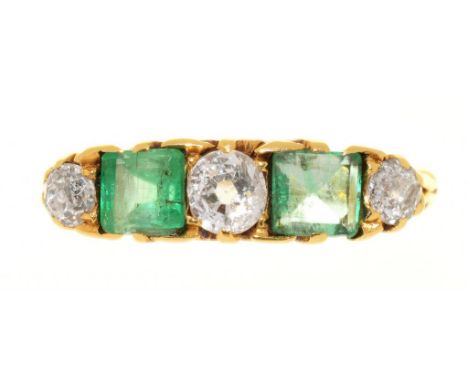 AN EMERALD AND DIAMOND RING IN 18CT GOLD, LONDON 1916, THE CALIBRE EMERALDS APPROX .5CT, OLD CUT DIAMONDS APPROX 0.4CT, 3G, S