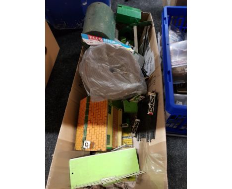 LARGE BOX LOT OF MODEL TRAIN ACCESSORIES 
