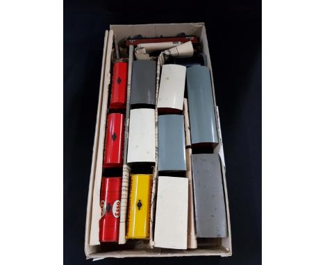 QUANTITY OF MODEL TRAIN WAGONS 