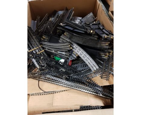 LARGE BOX LOT OF MODEL TRAIN TRACK 