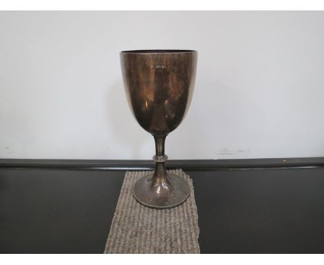 A Victorian silver cup, London 1875, 24.5cm tall, 515g 