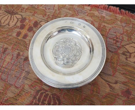 A silver Tudor Rose dish, London 1963, 14.5cm diameter, 139g 