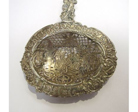 Berthold Muller silver pierced dish depicting the Birth of Christ, London 1897, 63g
