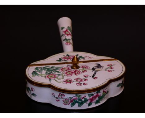 Enamel crumb tray 