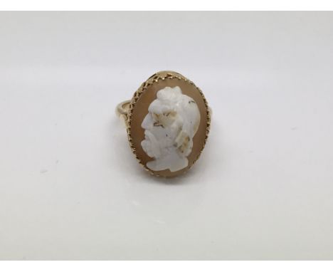 An 18ct yellow gold early neo classical cameo ring, approx size O-P and 6g.