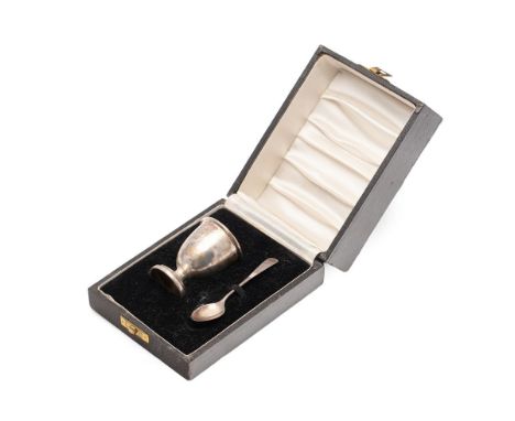 Boxed silver christening set to include an egg cup and a spoon, 34.7g, dates aren't matched.
