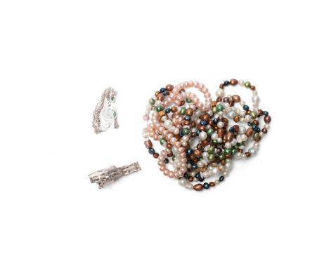 A collection of jewellery items to include silver gate bracelet with heart padlock, (10g) together with a silver locket set w