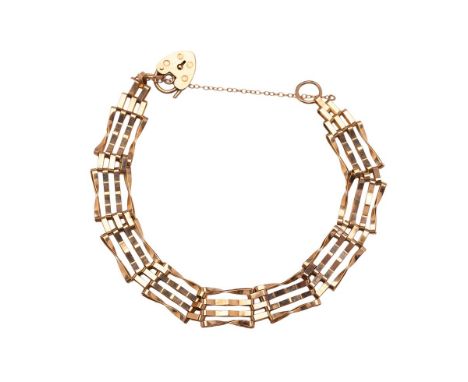 A 9ct gold gate link charm bracelet with heart shaped padlock clasp, 6.6g.