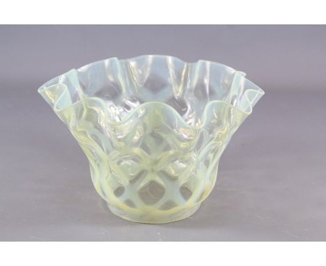 A Victorian Vaseline Tulip Oil Lamp Shade. The shade having a fluted edge, approx 22 x 14 cms.