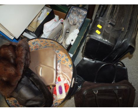 A SELECTION OF VINTAGE LADIES SHOES AND ACCESSORIES TO INCLUDE A LEATHER SHOE CARRIER, FUR HAT ETC. 