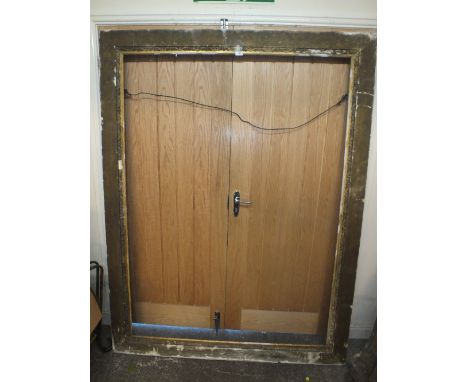 A LARGE VINTAGE GILT PICTURE FRAME A/F 