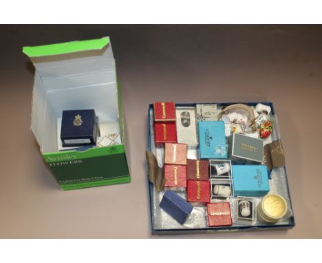 A COLLECTION OF CERAMIC THIMBLES ETC