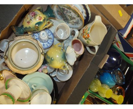 TWO TRAYS OF CHINA AND CERAMICS TO INCLUDE A ROYAL CROWN DERBY CUP AND SAUCER, CARLTONWARE ETC. 