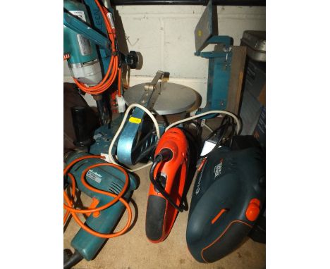 A QUANTITY OF POWER TOOLS ETC TO INCLUDE BLACK & DECKER