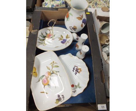 A TRAY OF BOXED AND UNBOXED ROYAL WORCESTER EVESHAM CHINA