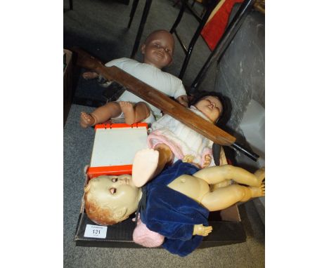 A BOX OF VINTAGE TOYS TO INC DUMMY GUN, DOLLS ETC