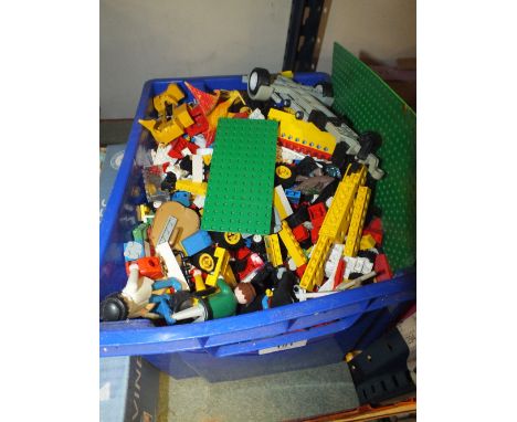 A BOX OF VINTAGE LEGO ETC