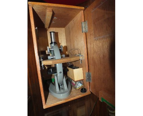 A CASED VINTAGE OLYMPUS MICROSCOPE 