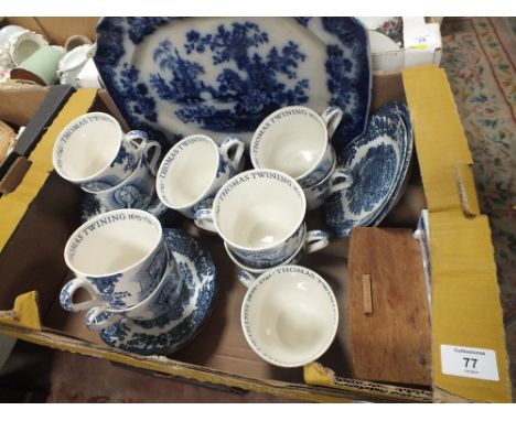 A TRAY OF BLUE AND WHITE CHINA TO INCLUDE ROYAL WORCESTER PALISSY CUPS AND SAUCERS, PLATTER ETC 