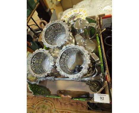 A TRAY OF VINTAGE METALWARE TO INCLUDE AN ARTS AND CRAFTS COPPER ASHTRAY, SILVER PLATED MINIATURE TEA SERVICE, THREE BOTTLE T