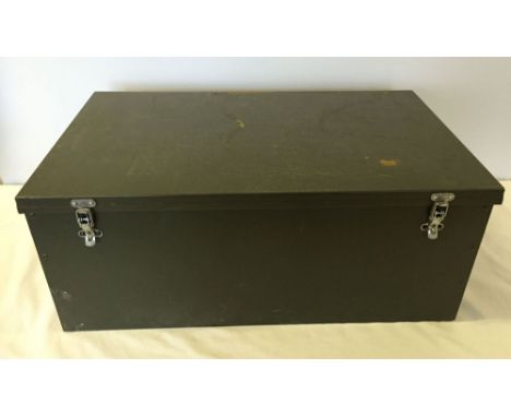 A green tin trunk, 64 x 39 x 26cm.