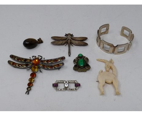 A collection of vintage jewellery. Including two dragonfly brooches, an antique ivory gazelle brooch, paste brooch, a silver 