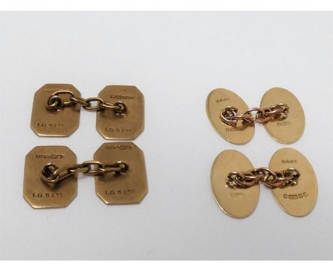 Two pairs of vintage chain link 9ct gold cufflinks. One pair with hexagonal shape, hallmarked: IGS Ltd, E, stamped 395, 9. Th