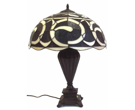 Tiffany style table lamp Condition report: see terms and conditions