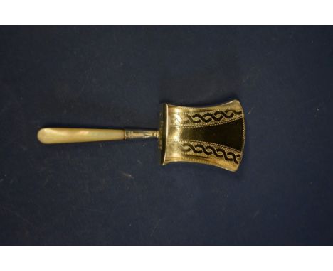 A Georgian tea caddy shovel, having mother of pearl handle,&nbsp;marks rubbed. 