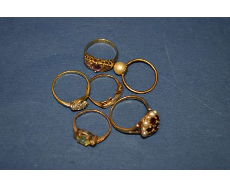 An 18ct gold gypsy set amethyst ring;&nbsp;together with four 9ct gold examples ; and a pearl ring. 