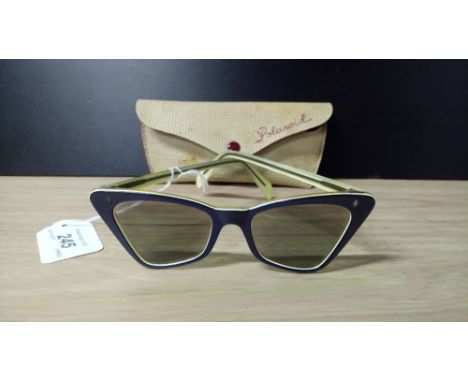 VINTAGE 1950'S POLAROID SUNGLASSES IN ORIGINAL CASE