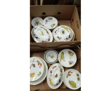 2 BOXES OF ROYAL WORCESTER TABLE WARE