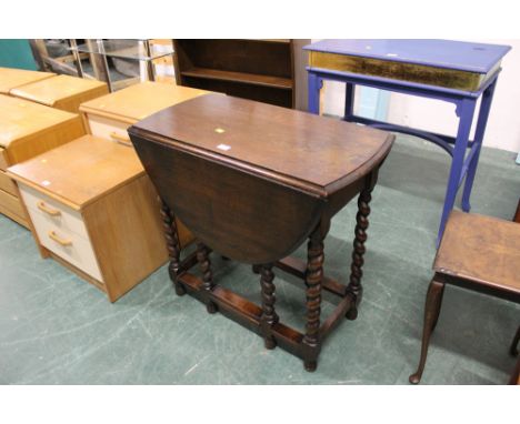 20th century oak twin drop flap and gate leg table on barley twist supports, 72 cm tall, 77 cm long, 42 cm wide