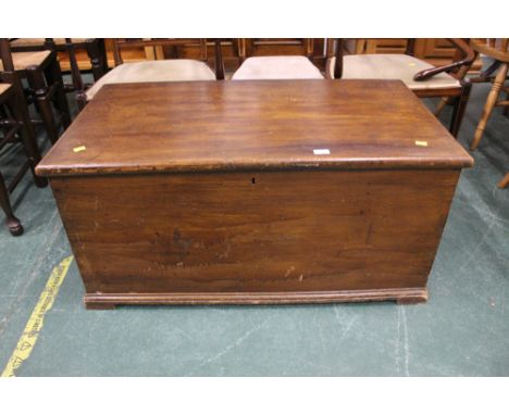 Stained pine bedding chest/trunk with metal carrying handles, 49 cm tall, 100 cm wide, 55 cm deep 