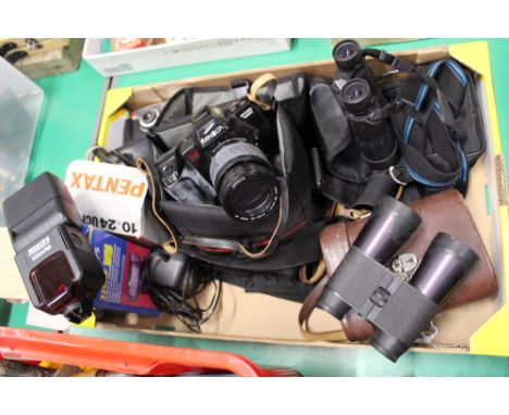 Box of binoculars and camera, Minolta Dynax 7000I, Discovery binoculars 10 x 42 etc 