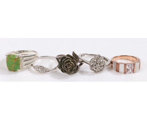 Five silver and coloured paste set rings, various sizes and styles, to include a ring with rose form head, 19.3g (5)Ring set 