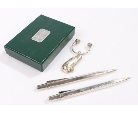 Silver key ring in the form of a golf bag, two silver yard-o-led pencils, one with engine turned body (3)Engine turned pencil