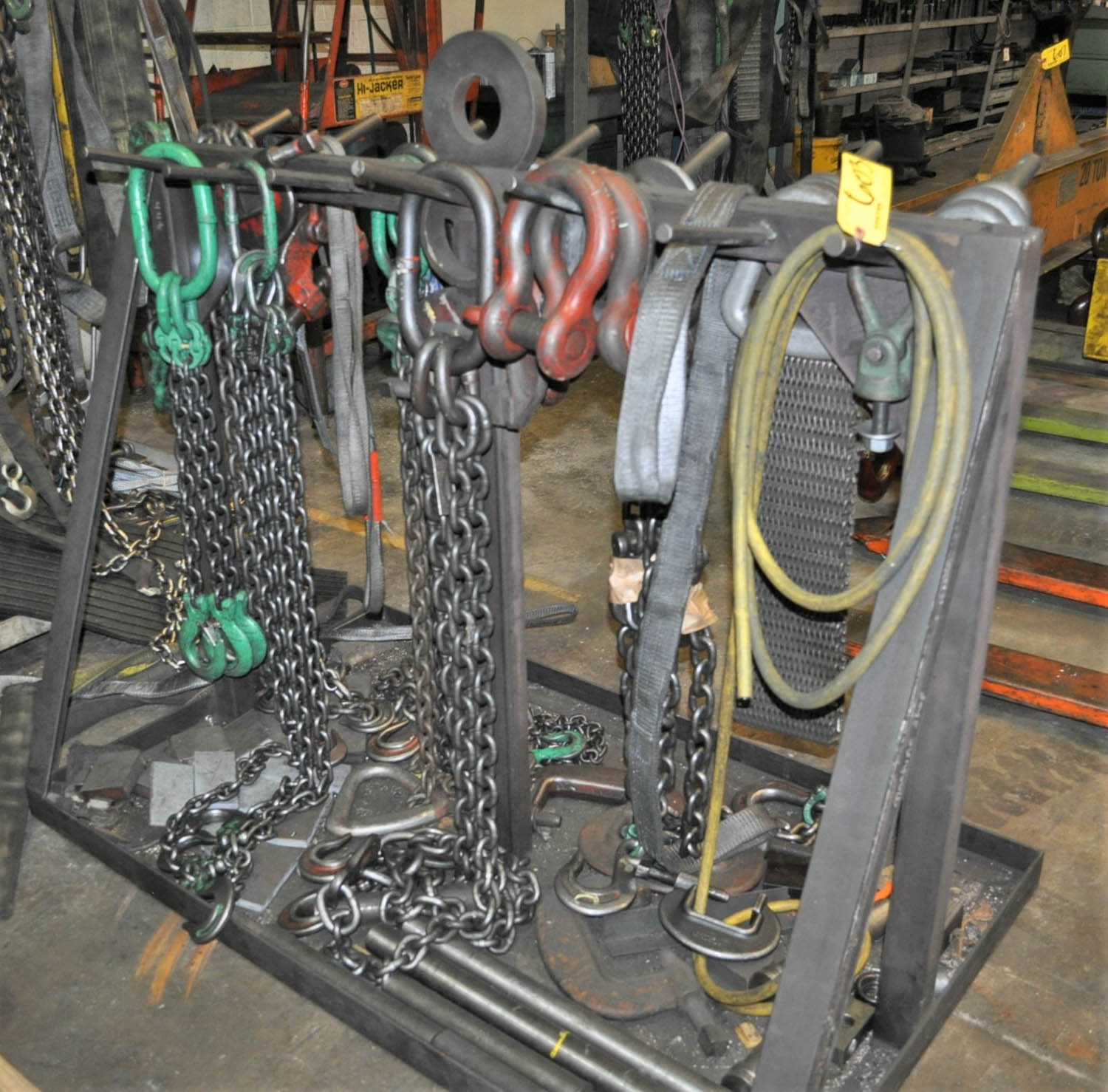 { Group of lots 603,604 } RACK OF ASSORTED LIFTING CHAIN & STRAPS