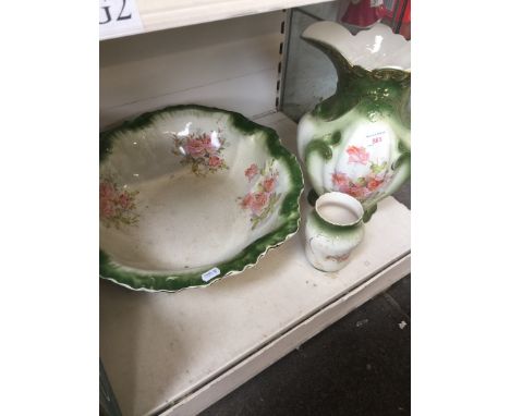 Ceramic wash bowl and jug set 