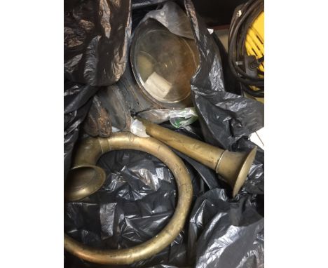 A bag containing an old lamp and 2brass horns 