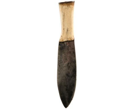 A 19TH CENTURY NATIVE AMERICAN TRADE BOWIE OR HUNTING KNIFE, 21.5cm heavy single edged leaf-shaped trade blade indistinctly s