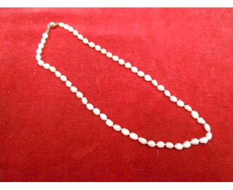 Natural pearl necklace, approx 43cm long