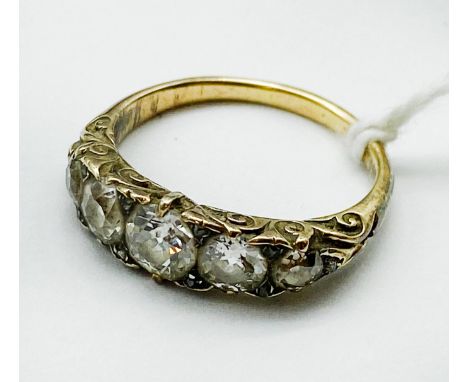 GOLD 5 STONE DIAMOND RING WITH 1.20 CARATS OF DIAMONDS - CENTRE STONE IS ABOUT 0.50 CARATS SIZE L/M